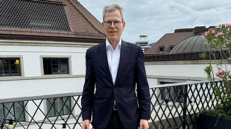 Thomas Sprecher studierte erst Germanistik und Philosophie, dann Recht. Er arbeitet als Rechtsanwalt bei der Wirtschaftskanzlei Niederer Kraft Frey und engagiert sich für den Stiftungsstandort Zürich.