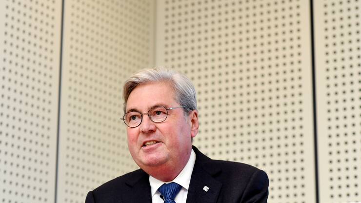 Clariant CEO Hariolf Kottmann an einer Medienkonferenz in Zuerich am Dienstag, 18. September 2018. Der saudische Konzern Sabic bringt als neuer Grossaktionaer den Hauptteil seiner Aktivitaeten im Bereich Spezialitaetenchemie in das Baselbieter Unternehmen Clariant ein. An der Konzernspitze von Clariant wird neu ein Sabic-Manager stehen. Der bisherige Chef, Hariolf Kottmann, uebernimmt das Verwaltungsratspraesidium.(KEYSTONE/Walter Bieri)