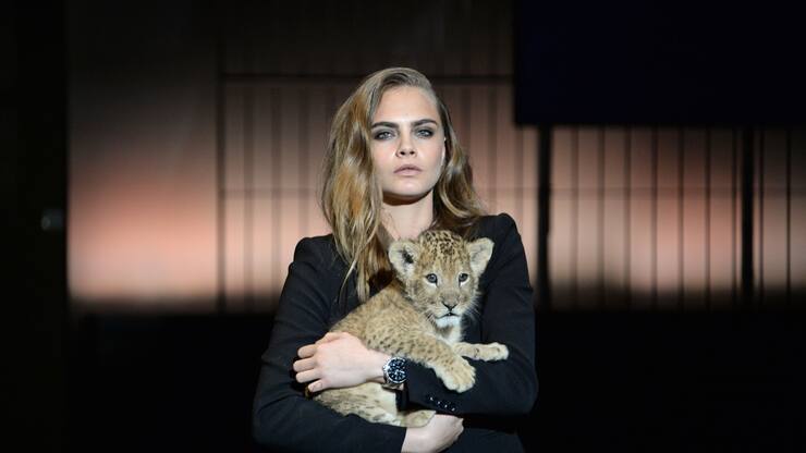 Model Cara Delevingne wirbt für die Uhrenmarke TAG Heuer.