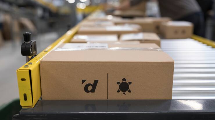 Conveyors transport the packed orders ready for dispatch to the roll containers for parcels of the Swiss Post, pictured at the central warehouse and logistics center of Digitec Galaxus in Wohlen in the Canton of Aargau, Switzerland, on January 25, 2018. The Swiss company Digitec Galaxus AG operates the online stores Digitec and Galaxus as well as ten branches in the German and French-speaking parts of Switzerland. (KEYSTONE/Gaetan Bally)