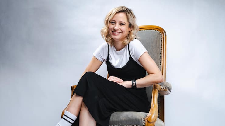 <p>Lara Stoll (38) ist seit mehr als 17 Jahren als Schauspielerin, Kabarettistin und Musikerin ­unterwegs. Sie ist Europameisterin im Poetry Slam und Gewinnerin des Salzburger Stiers.</p>