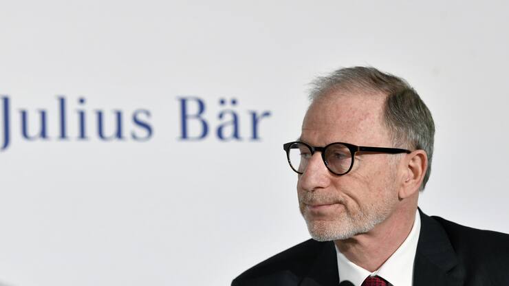 Bernhard Hodler, CEO Bank Julius Baer orientiert an einer Medienkonferenz in Zuerich am Mittwoch, 31. Januar 2018 ueber das vergangene Geschaeftsjahr.  (KEYSTONE/Walter Bieri)