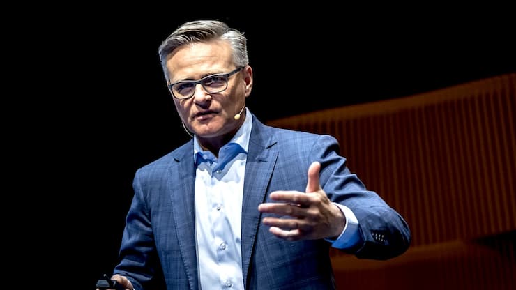 Migros-Chef Mario Irminger will Eigenmarken von Dritten im Ausland ­produzieren lassen. Das ist billiger.