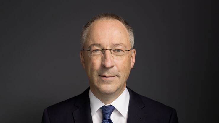 Portrait of Jens Alder, president of the board of directors of Alpiq, taken in Trimbach, Switzerland, on May 2017. (KEYSTONE/Gaetan Bally)Jens Alder, Verwaltungsratspraesident von Alpiq, portraitiert am 18. Mai 2017 in Trimbach. (KEYSTONE/Gaetan Bally)