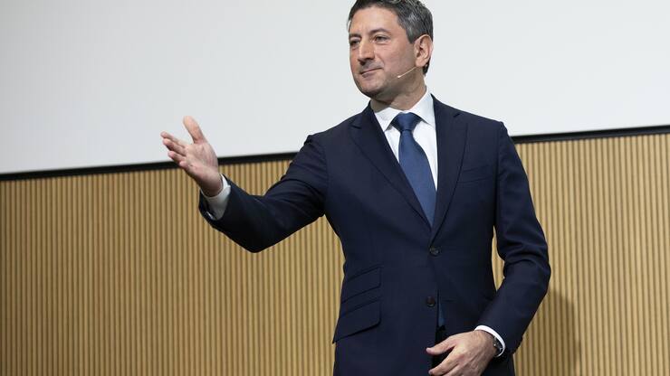 Quality Repeat: Roberto Cirillo, neuer CEO der Schweizerischen Post, spricht waehrend einer Medienkonferenz, am Mittwoch, 3. April 2019 in Bern. (KEYSTONE/Peter Klaunzer)