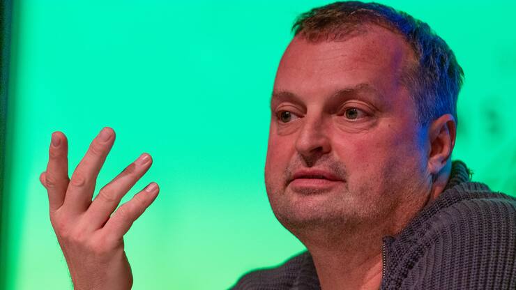 Radovan Vitek, promoteur immobilier tcheque et actionnaire majoritaire des remontees mecaniques de Crans Montana Aminona, s'exprime lors d'une seance d'informations avec les habitants du village sur le futur de CMA ce jeudi, 6 decembre 2018 a Crans Montana.(KEYSTONE/Maxime Schmid)