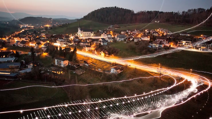 VISUALISIERUNG - UNDATIERTES HANDOUT - Visualisierung des Swisscom Breitband-Netz in Goldiwil im Kanton Bern. Mit ihrem Netz verbindet Swisscom die ganze Schweiz. Bis heute wurden bereits 3 Millionen Wohnungen und Geschaefte mit Ultrabreitband erschlossen. (PHOTOPRESS/Swisscom)
