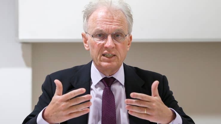 Hans-Ulrich Bigler, Direktor Schweizerischer Gewerbeverband sgv, spricht waehrend der Praesentation des aktuellen bildungspolitischen Berichts des sgv, am Dienstag, 16. Januar 2018 in Bern. (KEYSTONE/Peter Klaunzer)