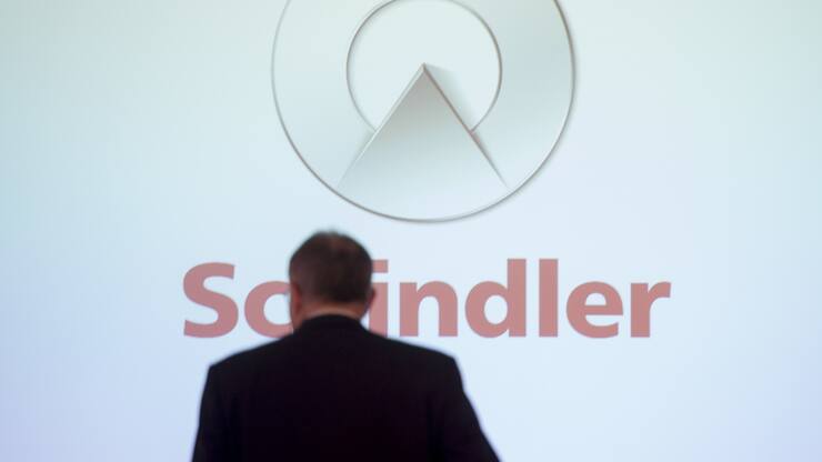 Der Verwaltungsratspraesident Alfred N. Schindler spricht einer Medienkonferenz der Schindler Holding vom Freitag, 15. Januar 2016 im Hotel Palace in Luzern. Alfred N. Schindler tritt als Verwaltungspraesident des Lift- und Rolltreppenhersteller ab. Nach 22 Jahren will er das Amt per Maerz 2017 abgeben, wie Schindler am Freitag, 15. Januar 2016 mitteilte. Neuer Praesident soll der heutige Konzernchef Silvio Napoli werden. Neuer Konzernchef soll Thomas Oetterli werden. (KEYSTONE/Urs Flueeler)