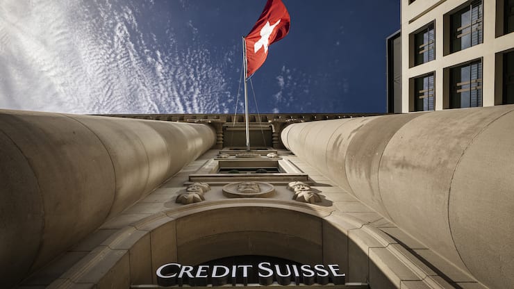 Das Logo der Credit Suisse an einem Gebäude in Luzern.