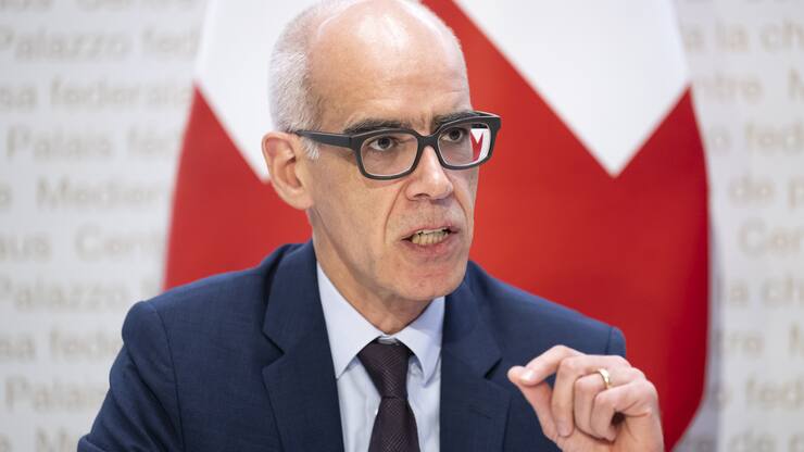 Martin Tschirren, Direktor des Bundesamtes fuer Wohnungswesen, spricht an einer Medienkonferenz zum Mietrecht ueber die Aenderung des Obligationenrechts (Mietrecht: Untermiete) und Aenderung des Obligationenrechts (Mietrecht: Kündigung wegen Eigenbedarfs), am Dienstag, 15. Oktober 2024, im Medienzentrum Bundeshaus in Bern. Am 24. November 2024 stimmen die Schweizer Stimmberechtigten ueber vier Vorlagen abstimmen, zwei davon betreffen das Mietrecht. (KEYSTONE/Anthony Anex)