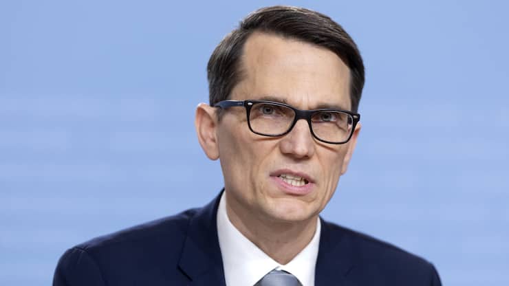 KEYPIX - Martin Schlegel, Chairman of the Governing Board of the Swiss National Bank (SNB) speaks during a press conference of the Swiss National Bank (SNB BNS) on the key interest rate, in Bern, Switzerland, Thursday, December 11, 2025. (KEYSTONE/Peter Klaunzer)