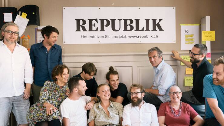 Members of the crew of the digital magazine "Republik", which was established by the cooperative "Project R", pictured at their office in the Hotel Rothaus in Zurich, Switzerland, on July 18, 2017. (KEYSTONE/Christian Beutler)  Mitglieder der Crew des digitalen Magazins "Republik" der Genossenschaft "Project R", aufgenommen am 18. Juli 2017 im Hotel Rothaus in Zuerich, wo das Magazin seinen Sitz hat. (KEYSTONE/Christian Beutler)