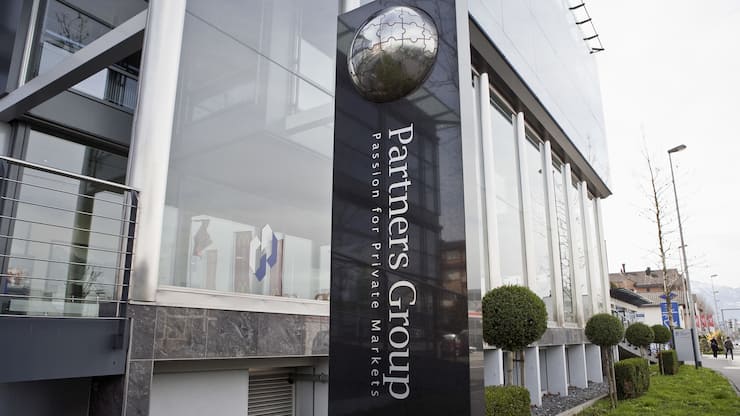 Schild am Sitz der Partners Group Holding AG in Baar, aufgenommen am 31. Maerz 2010. (KEYSTONE/Gaetan Bally)