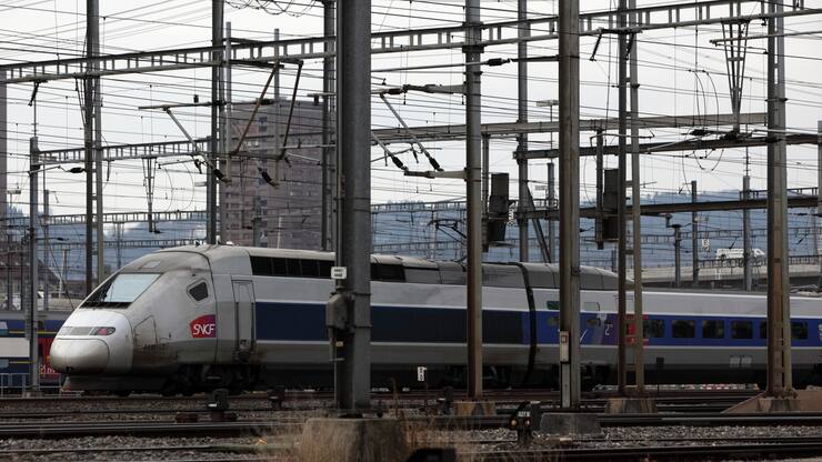  Ein TGV 4410 bei der Einfahrt in den Hauptbahnhof. 