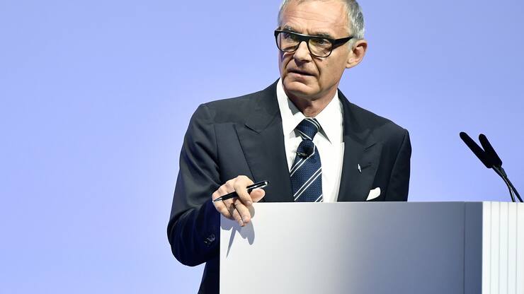 Urs Rohner, president of the board of directors of Switzerland's second biggest bank Credit Suisse (CS), speaks during the general assembly at the Hallenstadion in Zurich, Switzerland, Friday, April 27,  2018. (KEYSTONE/Walter Bieri)