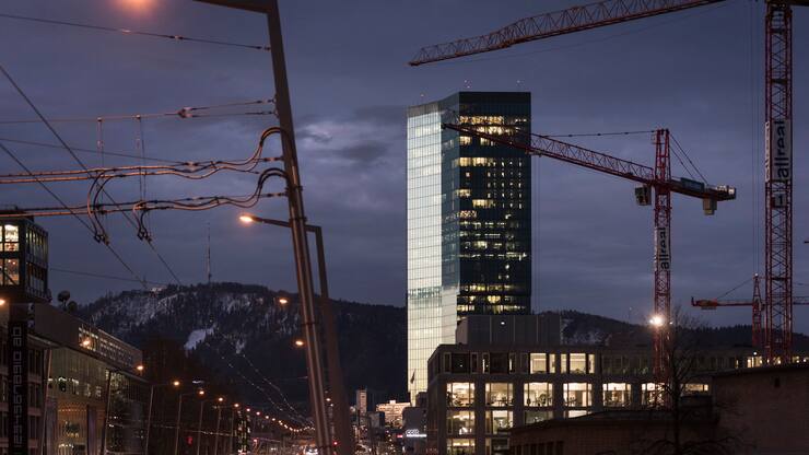 The Prime Tower building at Hardbruecke bridge in Zurich, Switzerland, at dawn on January 17, 2019. (KEYSTONE/Christian Beutler)Der Prime Tower an der Hardbruecke bei Tagesanbruch am 17. Januar 2019 in Zuerich. (KEYSTONE/Christian Beutler)