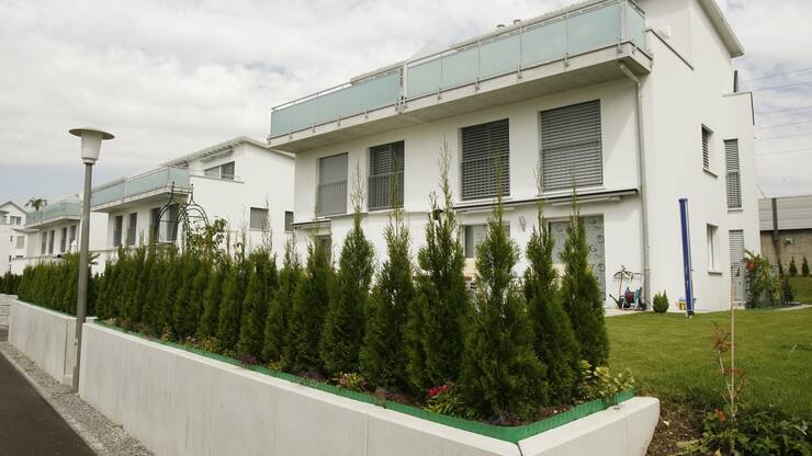 Eine Neubausiedlung in Baltenswil, ZH, am Montag, 27. August 2007. (KEYSTONE/Steffen Schmidt)