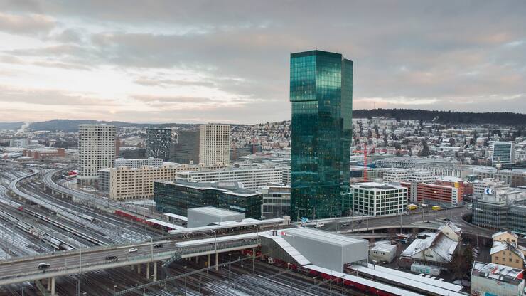 The Prime Tower building, Hardbruecke bridge and train tracks at Harbruecke train station, in Zurich, Switzerland, at dawn on January 17, 2019. (KEYSTONE/Christian Beutler)Der Prime Tower, die Hardbruecke und das Gleisfeld beim Bahnhof Hardbruecke, am 29. Januar 2019 in Zuerich. (KEYSTONE/Christian Beutler)