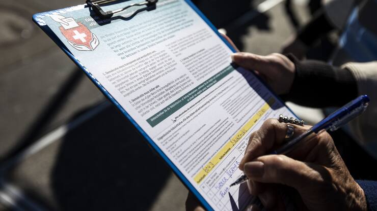 Auftakt des Initiativkomitees "Fuer eine sichere und vertrauenswuerdige Demokratie" anlaesslich des Starts der Unterschriftensammlung der Volksinitiative fuer ein E-Voting-Moratorium am Samstag, 16. Maerz 2019, in Luzern. (KEYSTONE/Alexandra Wey)