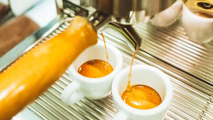 <p>Homemade-Kaffee wie im Café: Perfekten Espresso zuzubereiten, ist eine Kunst, in die immer mehr Menschen in der Schweiz Geld und Zeit investieren.</p>