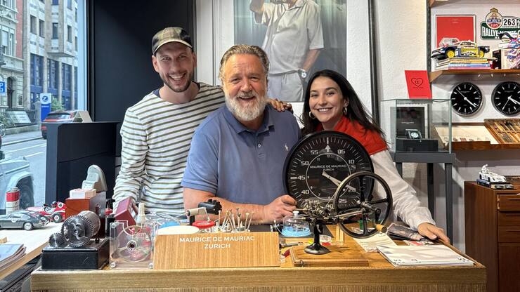 <p>Unerwarteter Besuch in Zürich: Russell Crowe überraschte die Inhaber von Maurice de Mauriac in ihrem Uhrenatelier.</p>