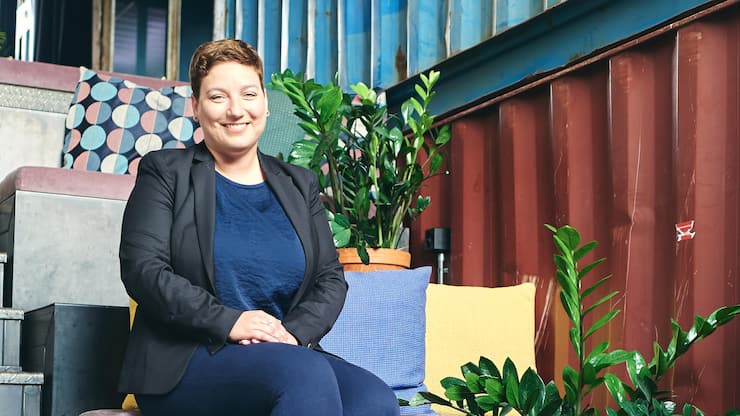 <p>Start-up-Coach: 2016 hat Letzing den Start-up-Accelerator Kickstart Innovation mitgegründet. Zuvor arbeitete sie im Silicon Valley und für Programme des Weissen Hauses in Washington.</p>