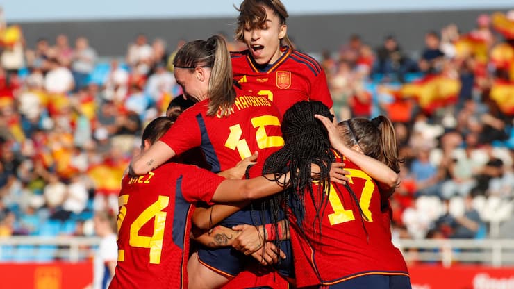 Spaniens Nationalspielerinnen haben bei ihrem Verband gleich hohe Prämien wie das Männerteam erstritten.