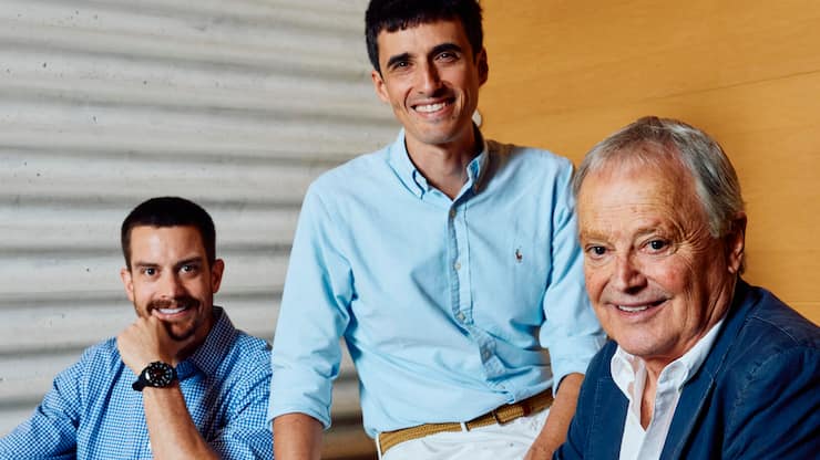 Die drei von GNLErfinder Jürg Braunschweiler (rechts) mit seinem Sohn Eric (links) und CEO Lorenzo Sorbi.
