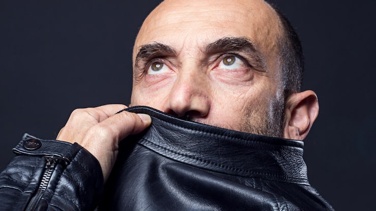 Claudio Domenicali ist seit 2013 CEO bei Ducati. Er ist selbst ein ambitionierter Biker, viel auf Rennstrecken unterwegs. Er studierte Maschinenbau in Bologna, der Heimat von Ducati, und stiess 1991, direkt nach dem Studium, zur Firma. Im November 2025 wird er 60 Jahre alt.