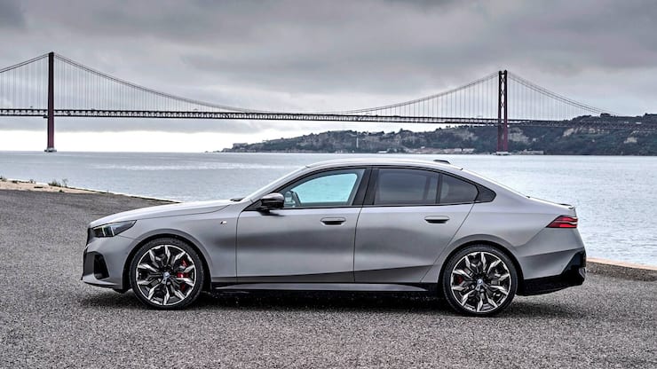 BIL 08/24 EN Auto BMW M5 i60