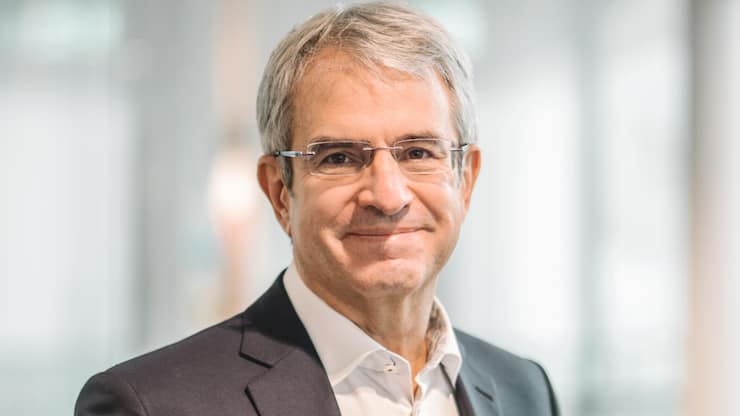 Der neue CEO Laurent Freixe lässt am Kapitalmarkttag keine Revolutionsbombe platzen – was Experten nicht verwundert.