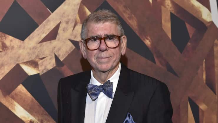 <p>Buchautor Gisbert Brunner mit einer Rolex Daytona Le Mans in Gelbgold.</p>