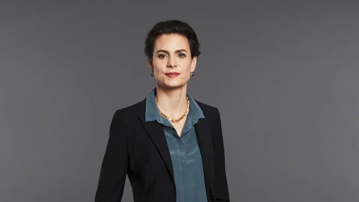 Seit 2022 ist Nora Teuwsen Chefin von ABB Schweiz. Die Juristin war davor Partnerin in der Zürcher Kanzlei Bär & Karrer und Chefjuristin der SBB.