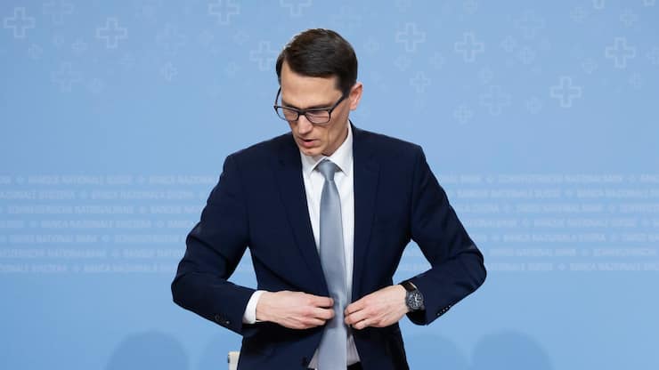 Martin Schlegel, Chairman of the Governing Board of the Swiss National Bank (SNB) leaves the podium after a press conference of the Swiss National Bank (SNB BNS) on the key interest rate, in Bern, Switzerland, Thursday, December 11, 2025. (KEYSTONE/Peter Klaunzer)