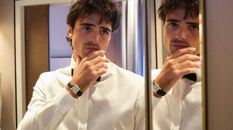 Jacob Elordi trägt Tank Louis Cartier