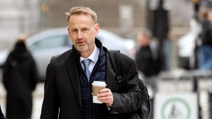 <p>Andrew Pearse war dreizehn Jahre lang Managing Director bei der Credit Suisse und kassierte bei einem Milliarden-Deal viel Schwarzgeld.</p>