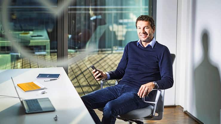 <p>Tim Stracke von Chrono 24: «Dass Serien heute als Bühne für Uhrendesign fungieren, ist kein Zufall.»</p>