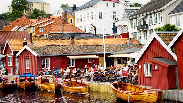<p>Das malerische Küstenstädtchen Kragerø an der Südküste Norwegens lockt im Sommer Natur- und Kunstliebhaber an.</p>