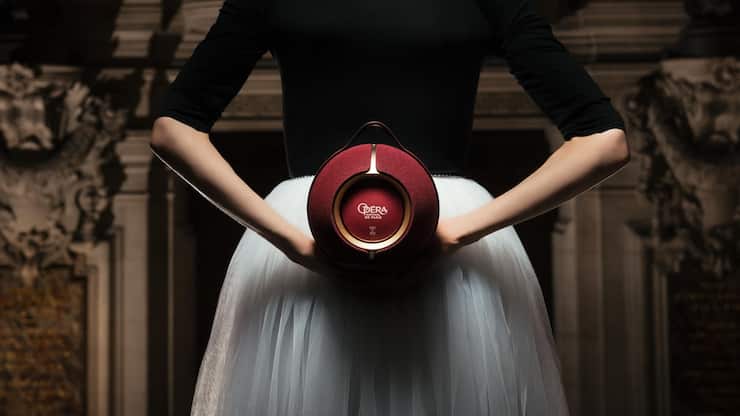 <p>Der tragbare Devialet Mania in Kollaboration mit der Opéra war auf 150 Stück limitiert und sofort ausverkauft. Ohne Collab kostet er ab 890 Franken.</p>