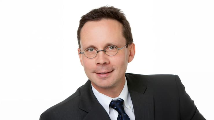 <p>Der St. Galler Richter Christian Winiger stellt sich mit dem Verbot der AT-1-Abschreibungen frontal gegen Finma-Präsidentin Marlene Amstad und Finanzministerin Karin Keller-Sutter.</p>