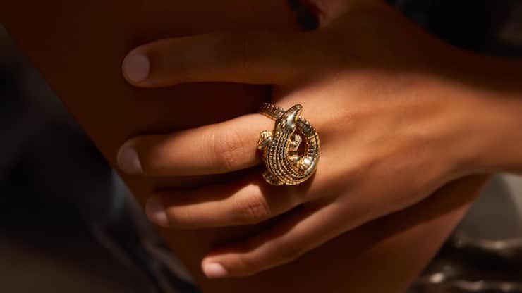 <p>Die Stücke der Niederländerin Bibi van der Velden werden als «tragbare Skulpturen» genannt, wie dieser Ring aus der Alligator Collection.</p>