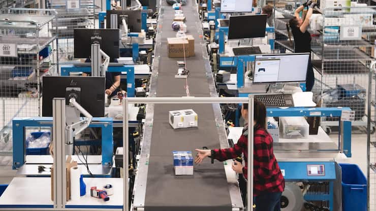 <p>Zudem konkurrenziert der Händler mit seinem breiten Food-Sortiment zunehmend auch die eigene Mutter Migros.</p>