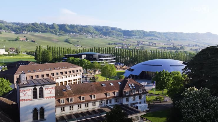 <p>In Rolle VD befindet sich die teuerste Schule der Welt.</p>