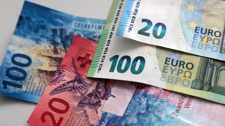 <p>Euro- und Franken-Geldnoten.</p>