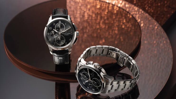 Zwei Pontos S von Maurice Lacroix auf einem Glastisch.