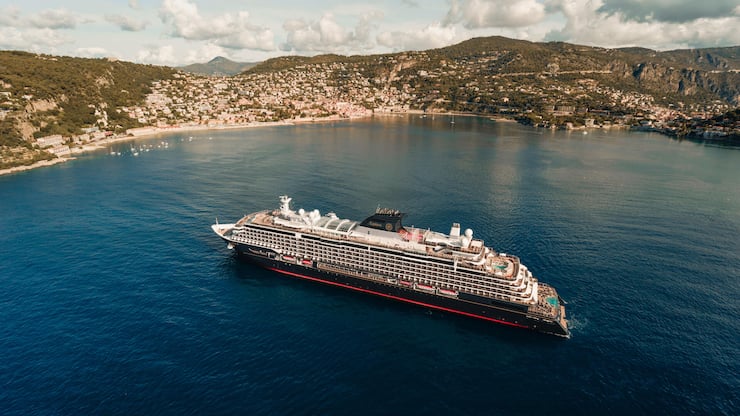 Ob auf dem Mittelmeer oder den Weltmeeren: Die Seereisen von Explora Journeys vereinen höchsten Komfort und faszinierende Destinationen.
