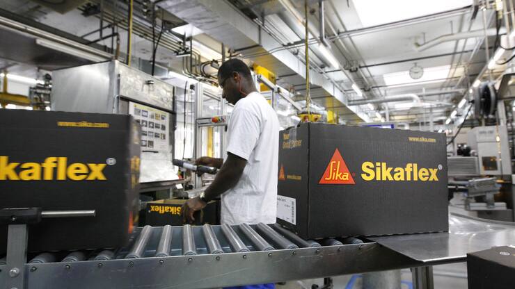 <p>Die Geschäfte von Sika wuchsen 2023 und 2024 langsamer als im langjährigen Schnitt. Eine Belebung könnte aus Deutschland kommen. Die Aktie hat auf das Konjunkturpaket nicht reagiert.</p>