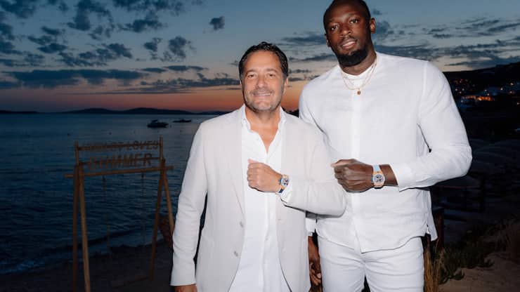 <p>Julien Tornare (links) und Usain Bolt präsentieren die neue Hublot-Uhr.</p>