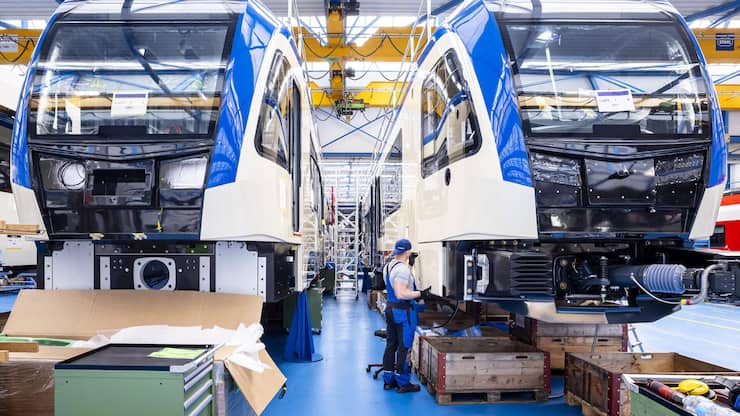 <p>Gemäss SRF gelangen in den Schweizer Werken des Zugbauers Stadler Rail zu viele VOC-Emissionen in die Umwelt.</p>